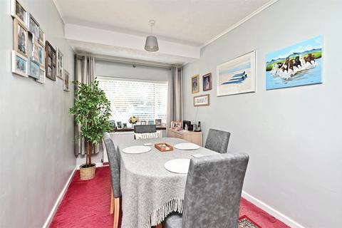 3 bedroom semi-detached house for sale, Cotswold Close, Hampshire GU14