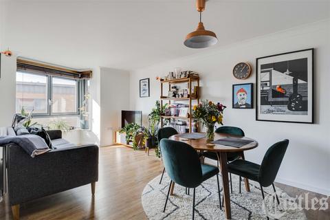 Lewis Gardens, N16