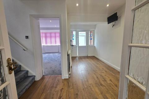 3 bedroom semi-detached house for sale, Sussex Way, Cockfosters, EN4