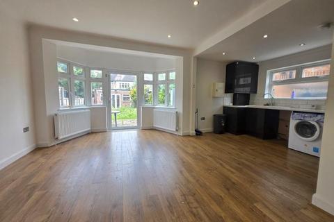 3 bedroom semi-detached house for sale, Sussex Way, Cockfosters, EN4