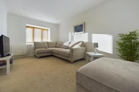2 bedroom flat for sale, Forster Court, Gateshead NE9