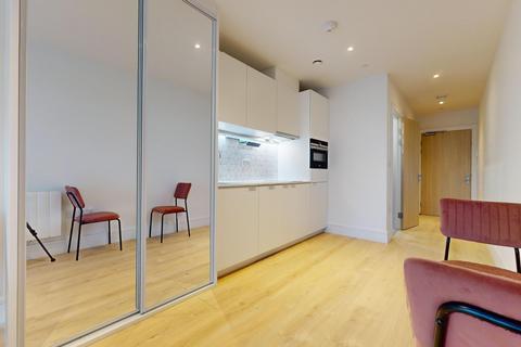 Studio to rent, Beverley Way