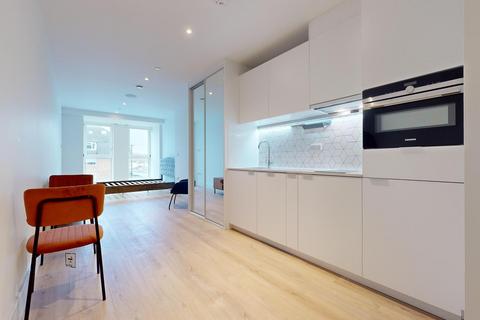 Studio to rent, Beverley Way