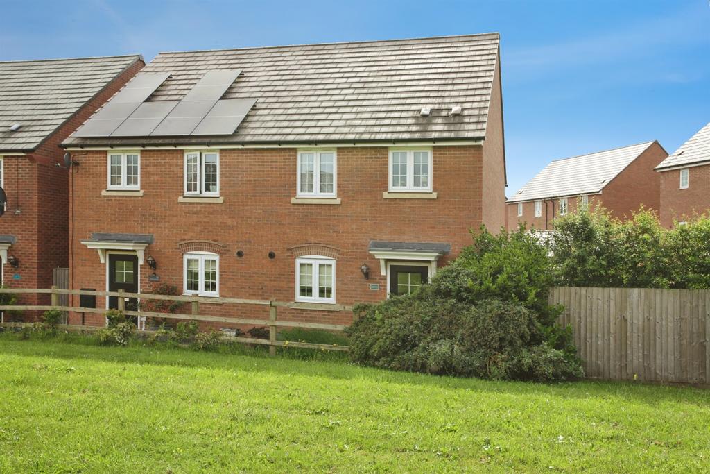 3 bedroom semi-detached house for sale