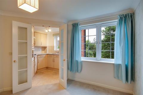 1 bedroom retirement property for sale, Highfield Court, 75 Penfold Road, Worthing