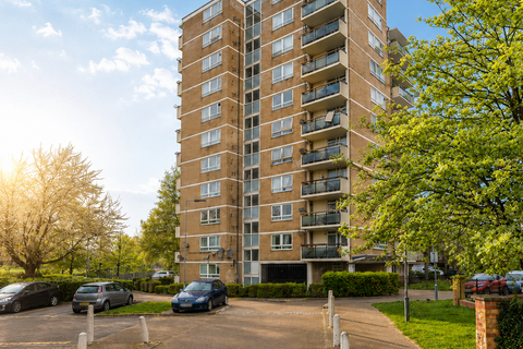 1 bedroom in a flat share to rent, Brabazon Street, London E14