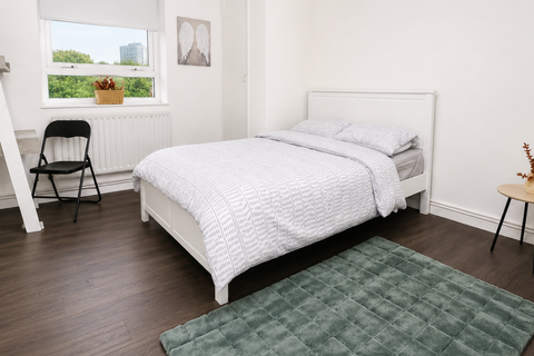 1 bedroom in a flat share to rent, Brabazon Street, London E14