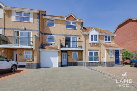 3 bedroom terraced house for sale, Selsey Avenue, Clacton-On-Sea CO15