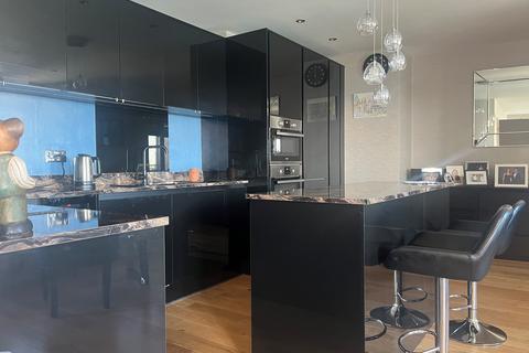 3 bedroom flat to rent, Sirius, 2 The Boardwalk, BN2