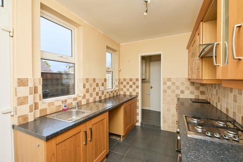 3 bedroom semi-detached house to rent, Leamoor Avenue, Somercotes, DE55