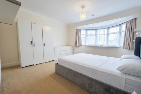 4 bedroom detached house to rent, Selvage Lane, Mill Hill, NW7