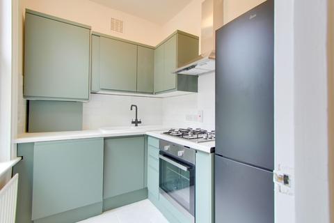 2 bedroom flat to rent, Newhaven Road, Croydon, SE25