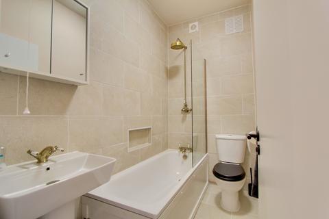 2 bedroom flat to rent, Newhaven Road, Croydon, SE25