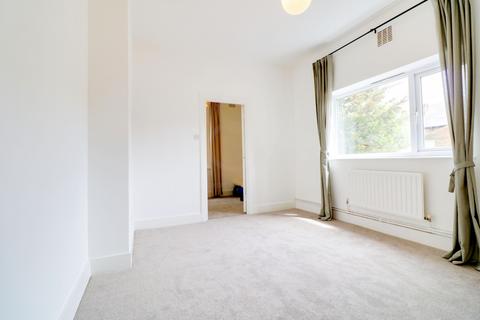 2 bedroom flat to rent, Newhaven Road, Croydon, SE25