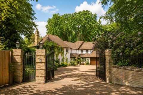 5 bed detached house for rent in Wych Hill Woking GU22