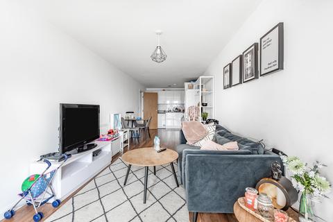 2 bedroom flat to rent, Grand Union House, Stoke Road, Slough, SL2