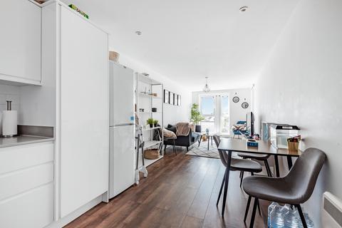 2 bedroom flat to rent, Grand Union House, Stoke Road, Slough, SL2