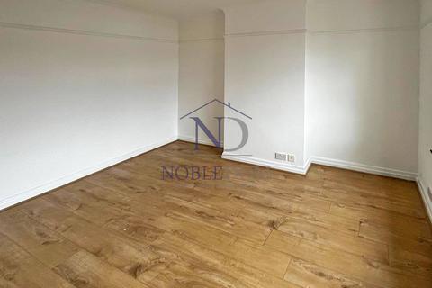 3 bedroom terraced house to rent, Ellerdine Road, Hounslow, TW3