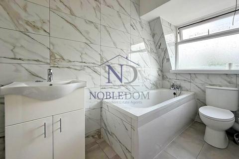 3 bedroom terraced house to rent, Ellerdine Road, Hounslow, TW3