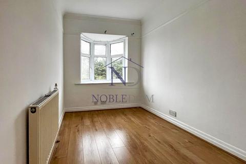 3 bedroom terraced house to rent, Ellerdine Road, Hounslow, TW3
