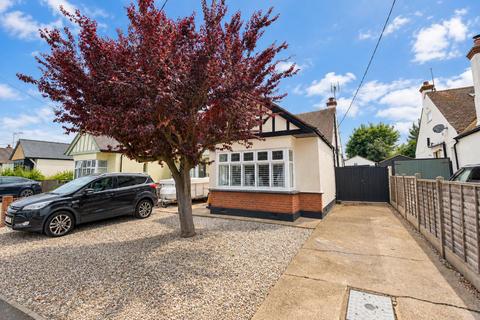 4 bedroom chalet for sale, Oak Road, Rochford