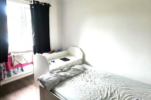4 bedroom semi-detached house to rent, Perry Close, Uxbridge, Greater London, UB8