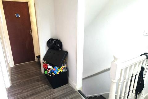 4 bedroom semi-detached house to rent, Perry Close, Uxbridge, Greater London, UB8