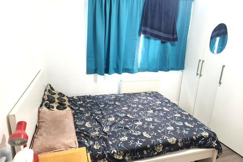 4 bedroom semi-detached house to rent, Perry Close, Uxbridge, Greater London, UB8