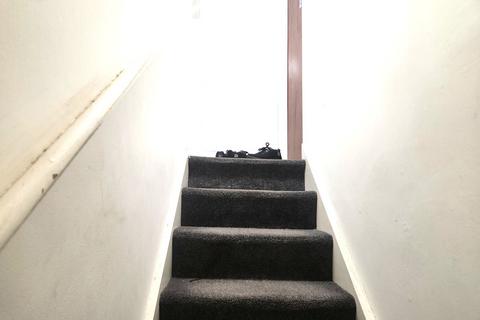 4 bedroom semi-detached house to rent, Perry Close, Uxbridge, Greater London, UB8