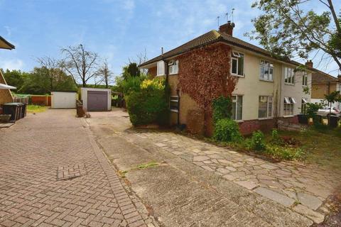 2 bedroom maisonette to rent, River Way, Loughton IG10