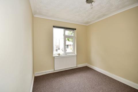 2 bedroom maisonette to rent, River Way, Loughton IG10