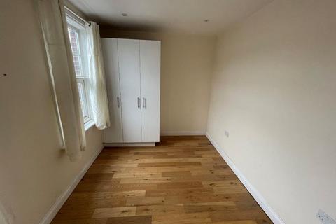 2 bedroom flat to rent, Lower Addiscombe Road, Croydon
