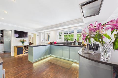 6 bedroom detached house for sale, Broome Close, Yateley, Hampshire, GU46