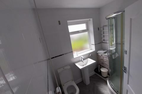 2 bedroom terraced house to rent, Holt Street, Leigh