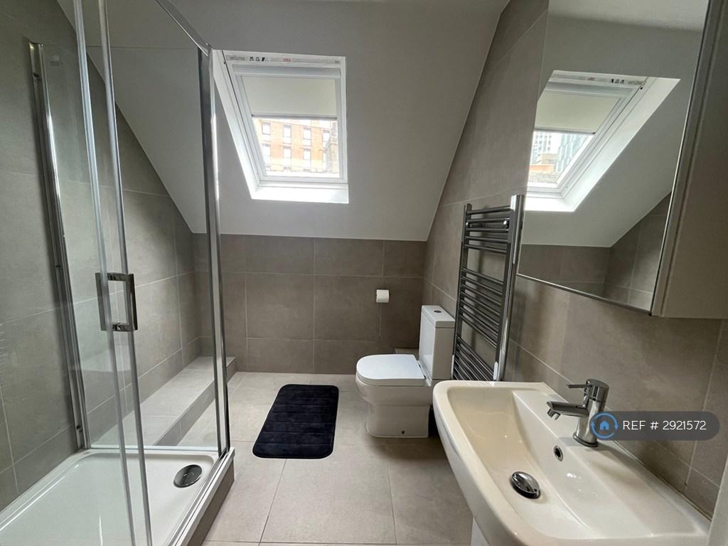 Apartment in Leeds, West Yorkshire - View 2