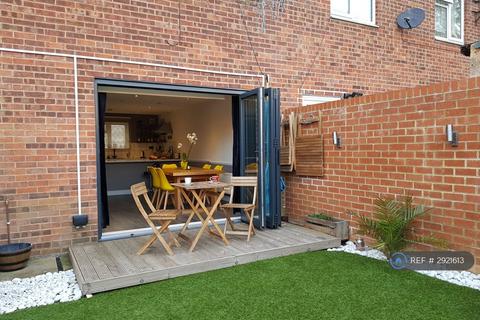 2 bedroom end of terrace house to rent, Vernon Walk, Northampton, NN1