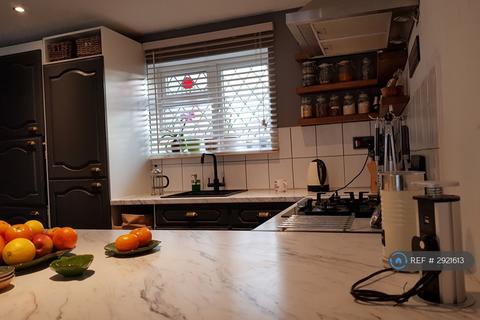 2 bedroom end of terrace house to rent, Vernon Walk, Northampton, NN1