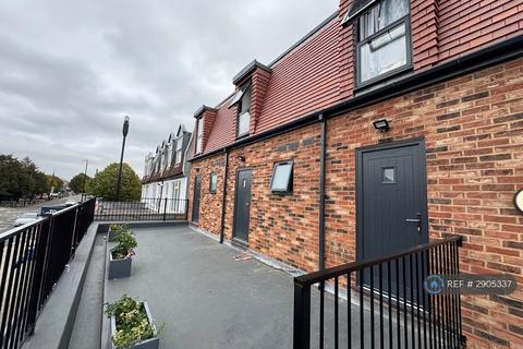 2 bedroom flat to rent, Staines Road, Feltham, TW14