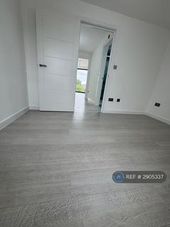 2 bedroom flat to rent, Staines Road, Feltham, TW14