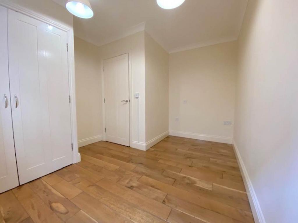 Apartment in Cambridge, Lynfield Court, Chesterton - More