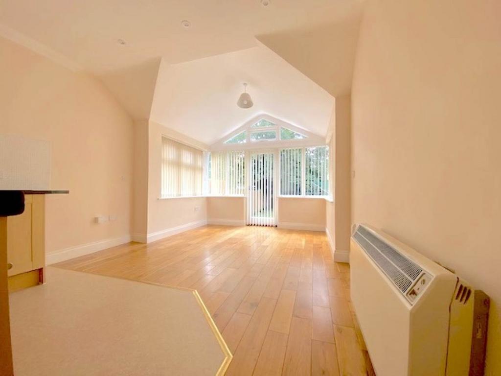 Apartment in Cambridge, Lynfield Court, Chesterton - View 2