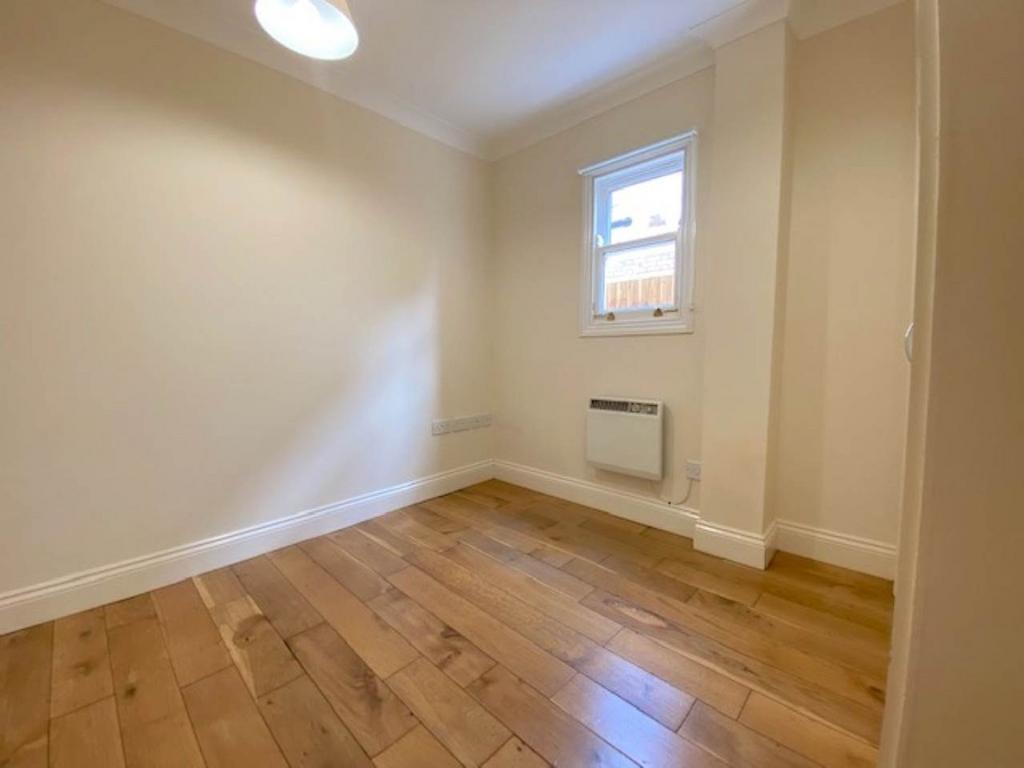 Apartment in Cambridge, Lynfield Court, Chesterton - View 6