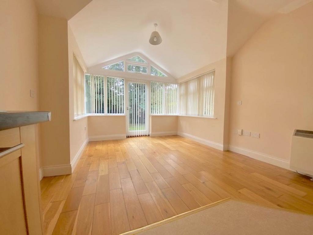 Apartment in Cambridge, Lynfield Court, Chesterton - View 3