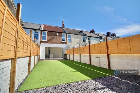 3 bedroom terraced house to rent, St Anns Road, Southsea, PO4