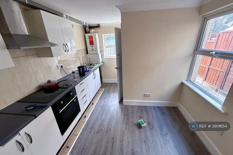 4 bedroom terraced house to rent, Lathom Road, London, E6
