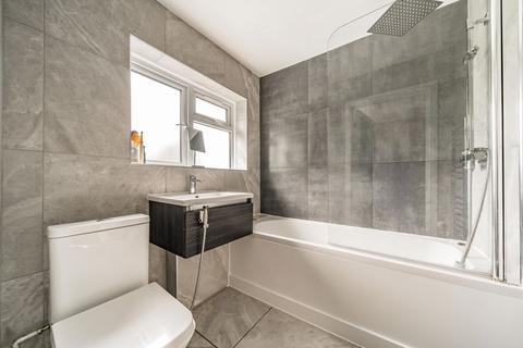 3 bedroom terraced house to rent, Elmshurst Crescent, London N2
