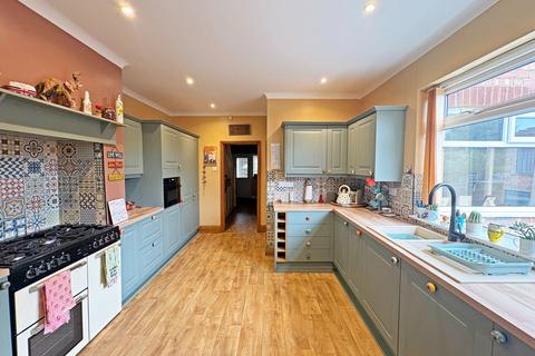 4 bedroom semi-detached house for sale, Hoylake Drive, Skegness, Lincolnshire, PE25 1AB