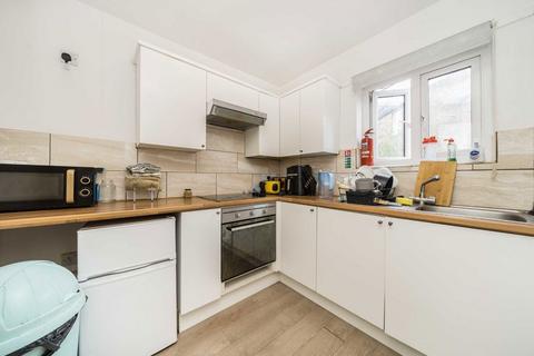 6 bedroom terraced house to rent, Ennis Road, London N4