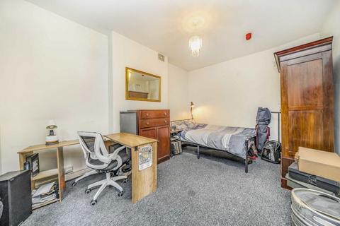 6 bedroom terraced house to rent, Ennis Road, London N4