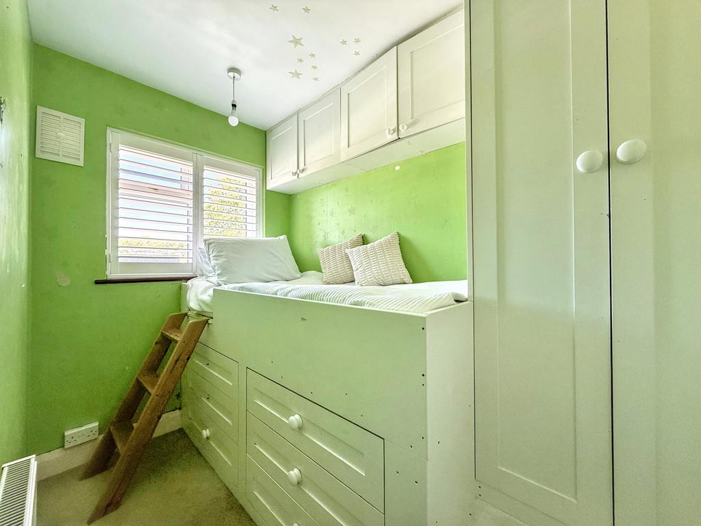 Walk-in wardrobe